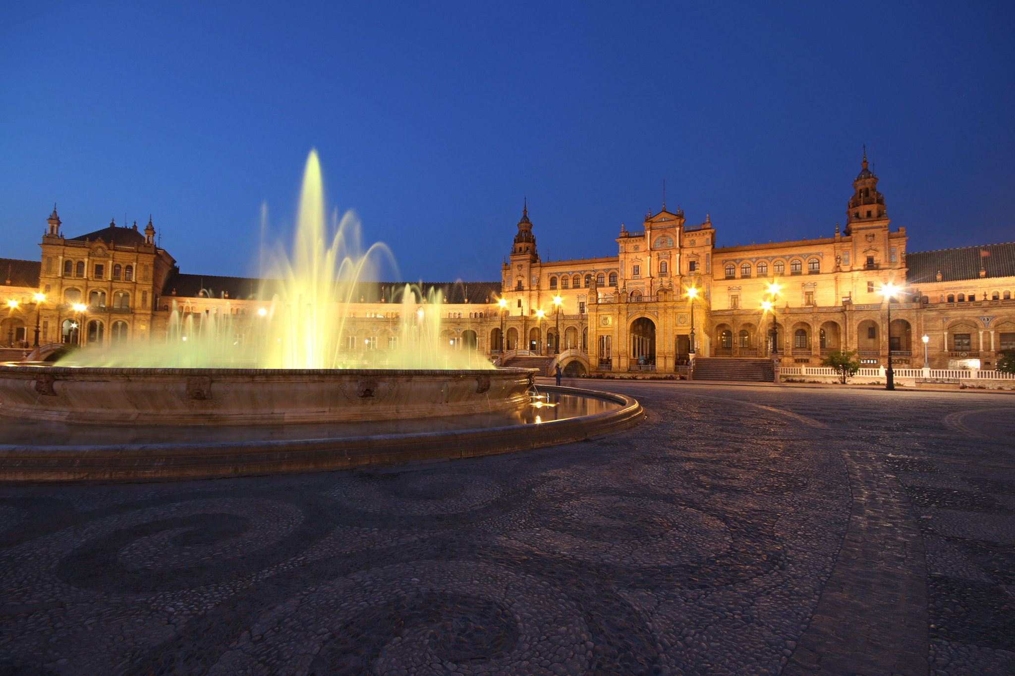 Canon EOS 80D + Sigma 10-20mm F4-5.6 EX DC HSM sample photo. Plaza de espana - séville photography