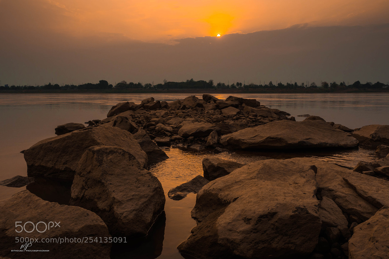 Olympus OM-D E-M5 II sample photo. Mekong riverside, vientiane photography
