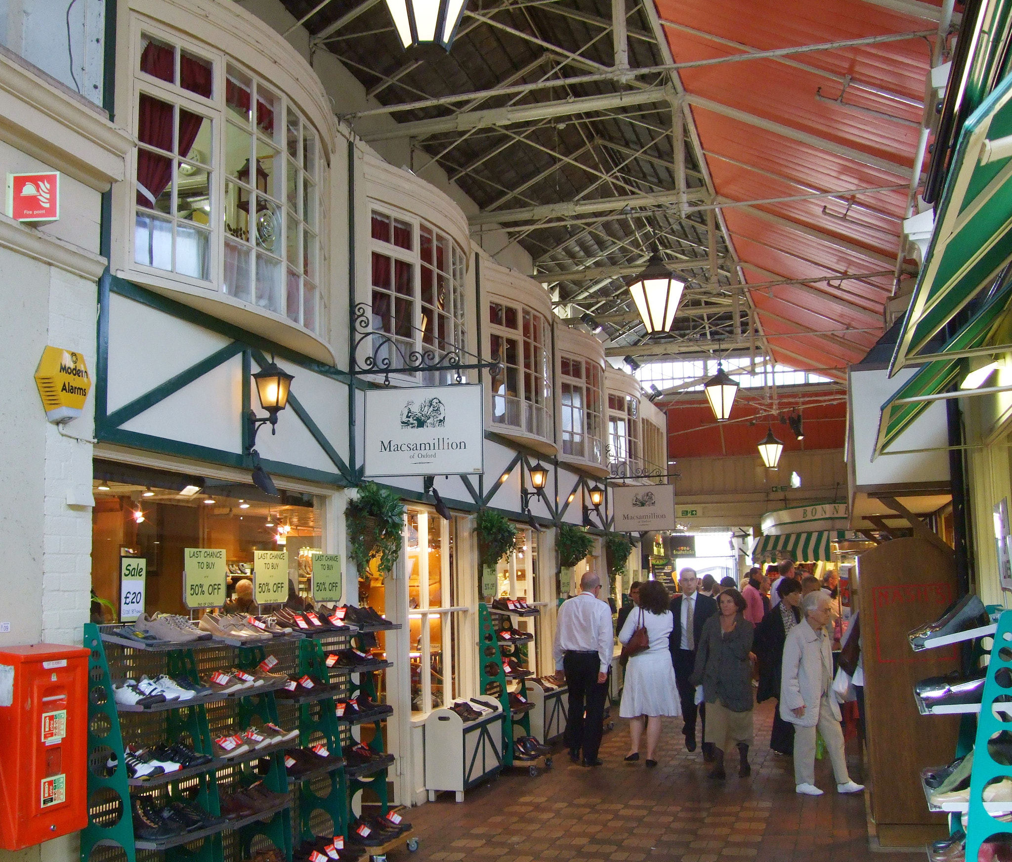 Fujifilm FinePix F40fd sample photo. Covered market, oxford, uk photography