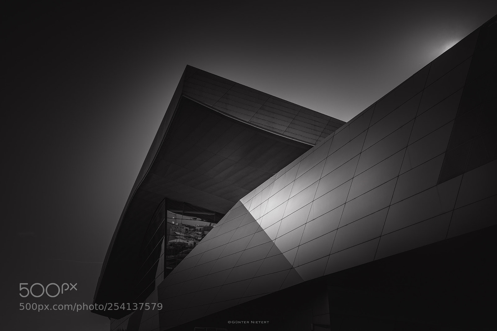 Canon EOS 5D Mark IV sample photo. Bmw world munich photography