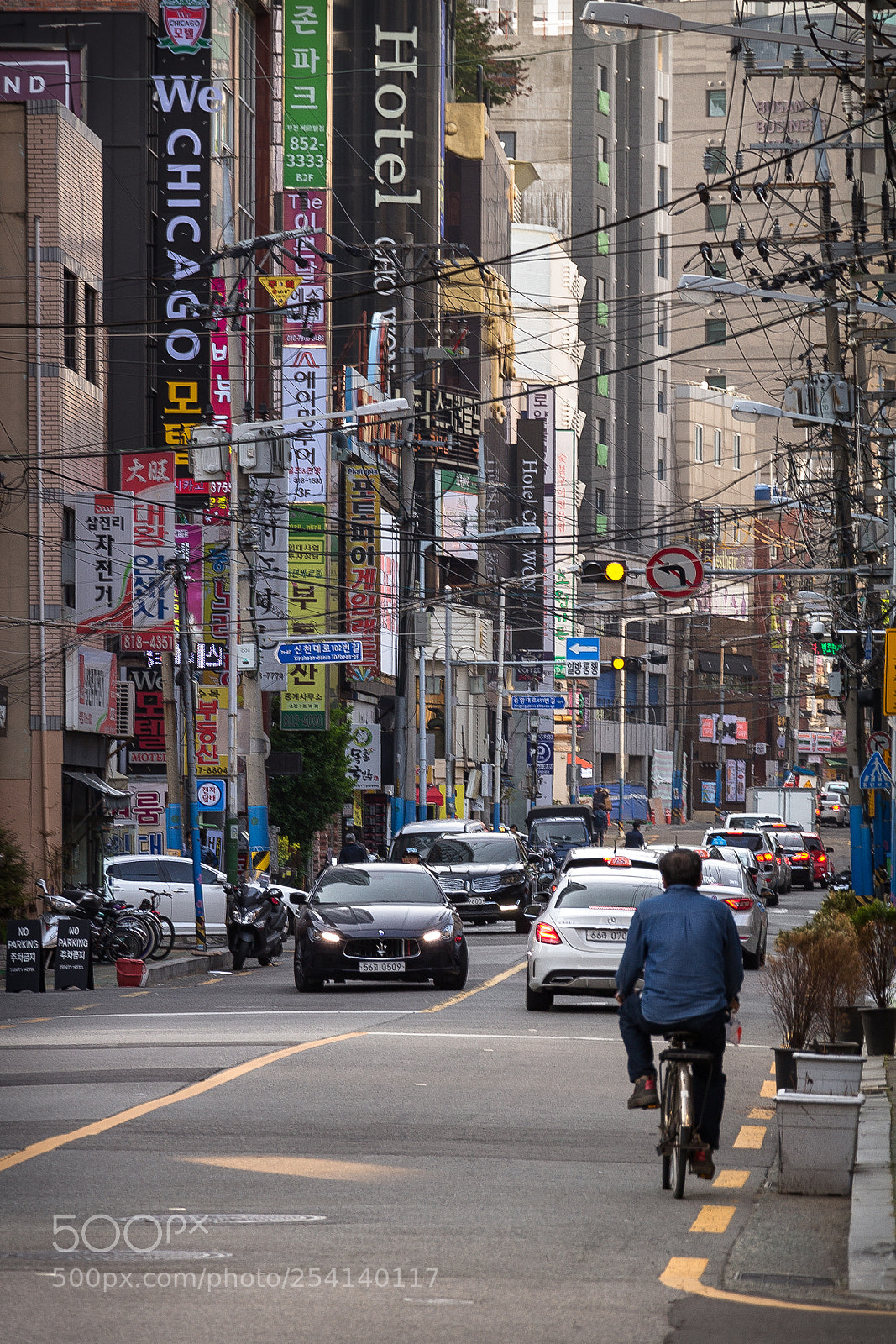 Canon EOS 100D (EOS Rebel SL1 / EOS Kiss X7) sample photo. A street in seomyeon photography