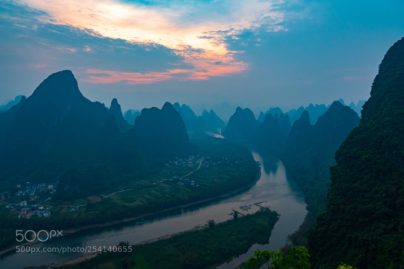 Fujifilm X-T20 sample photo. Sunrise - li river photography