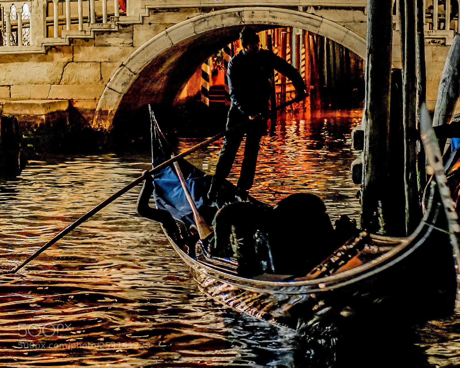 Olympus OM-D E-M10 sample photo. Nightshift in venice photography