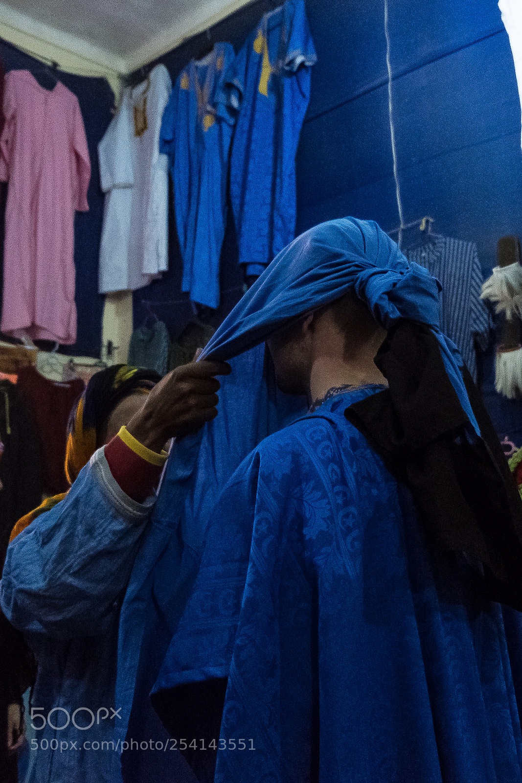 Fujifilm X-T20 sample photo. Scarf shop fun photography