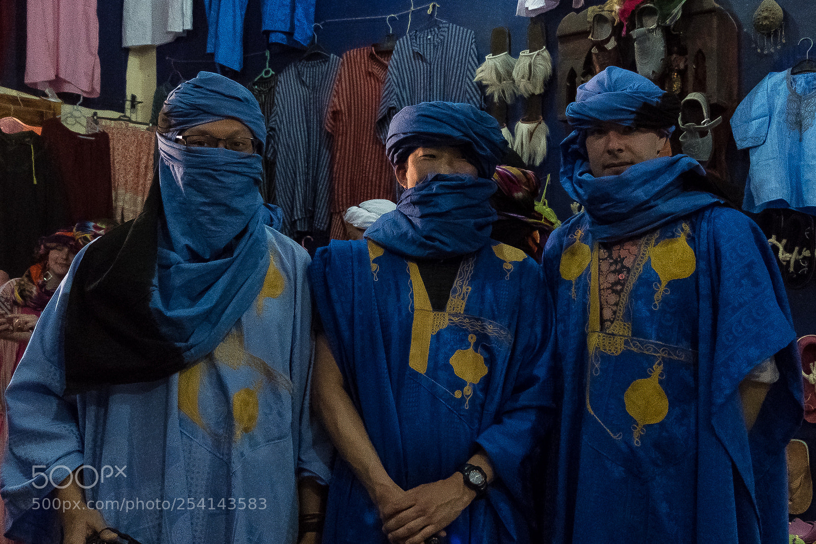 Fujifilm X-T20 sample photo. Scarf shop fun photography