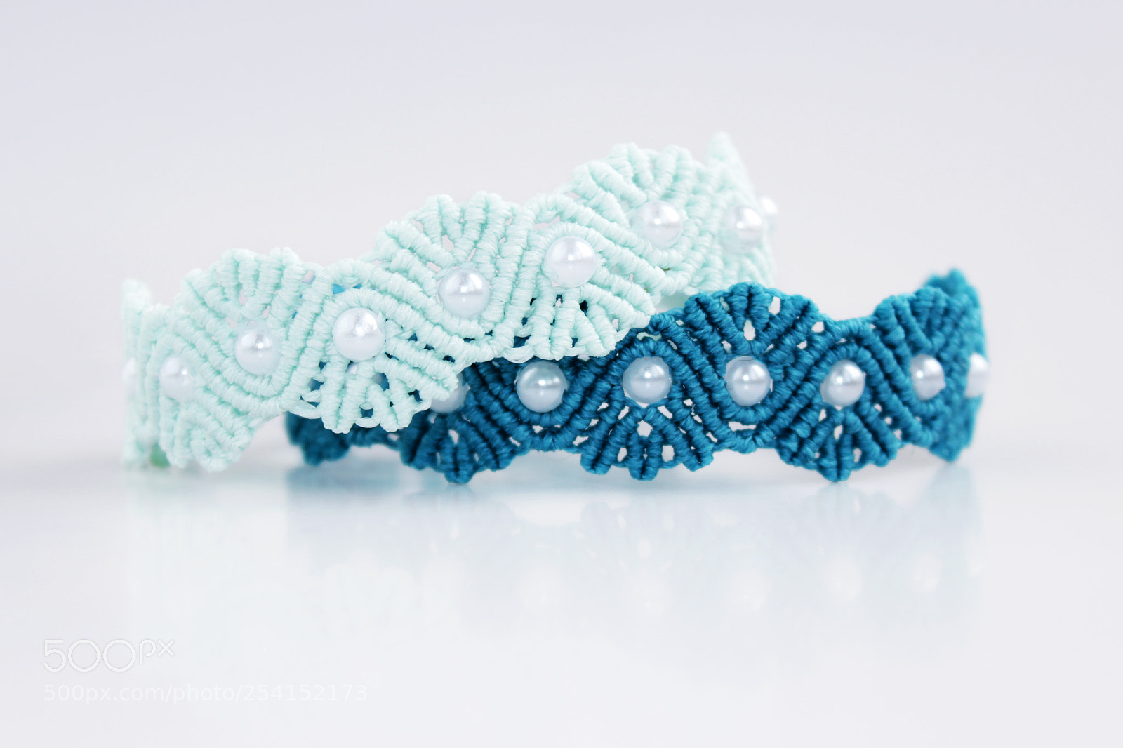 Canon EOS 600D (Rebel EOS T3i / EOS Kiss X5) sample photo. Turquoise and blue braceletes photography