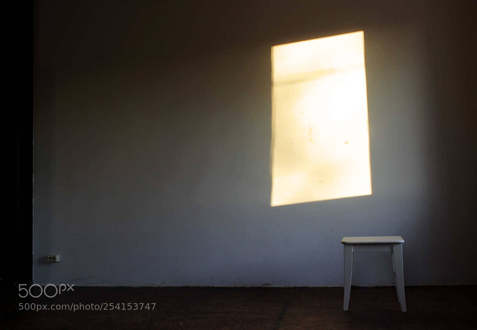Canon EOS 600D (Rebel EOS T3i / EOS Kiss X5) sample photo. White stool and rectangular photography