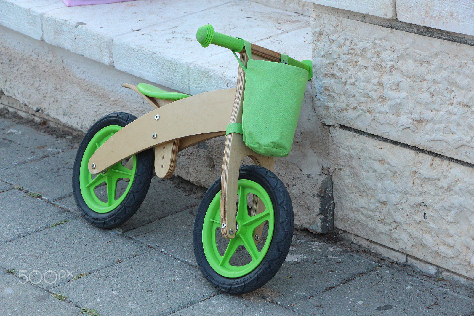 Canon EOS 650D (EOS Rebel T4i / EOS Kiss X6i) sample photo. Balance bike on the wall photography