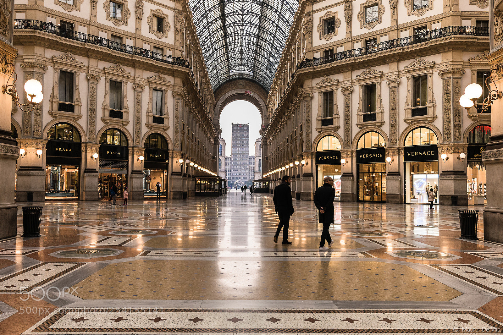 Nikon D5300 sample photo. Passeggiata in galleria photography