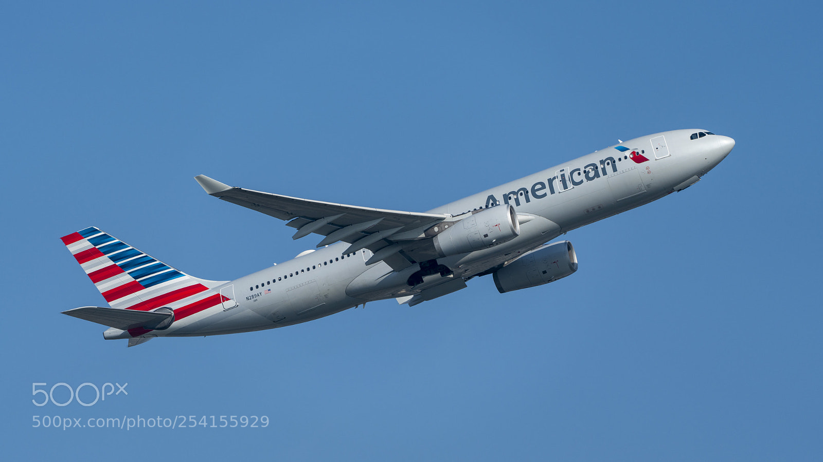 Sony a7R III sample photo. American airlines n289ay flight photography
