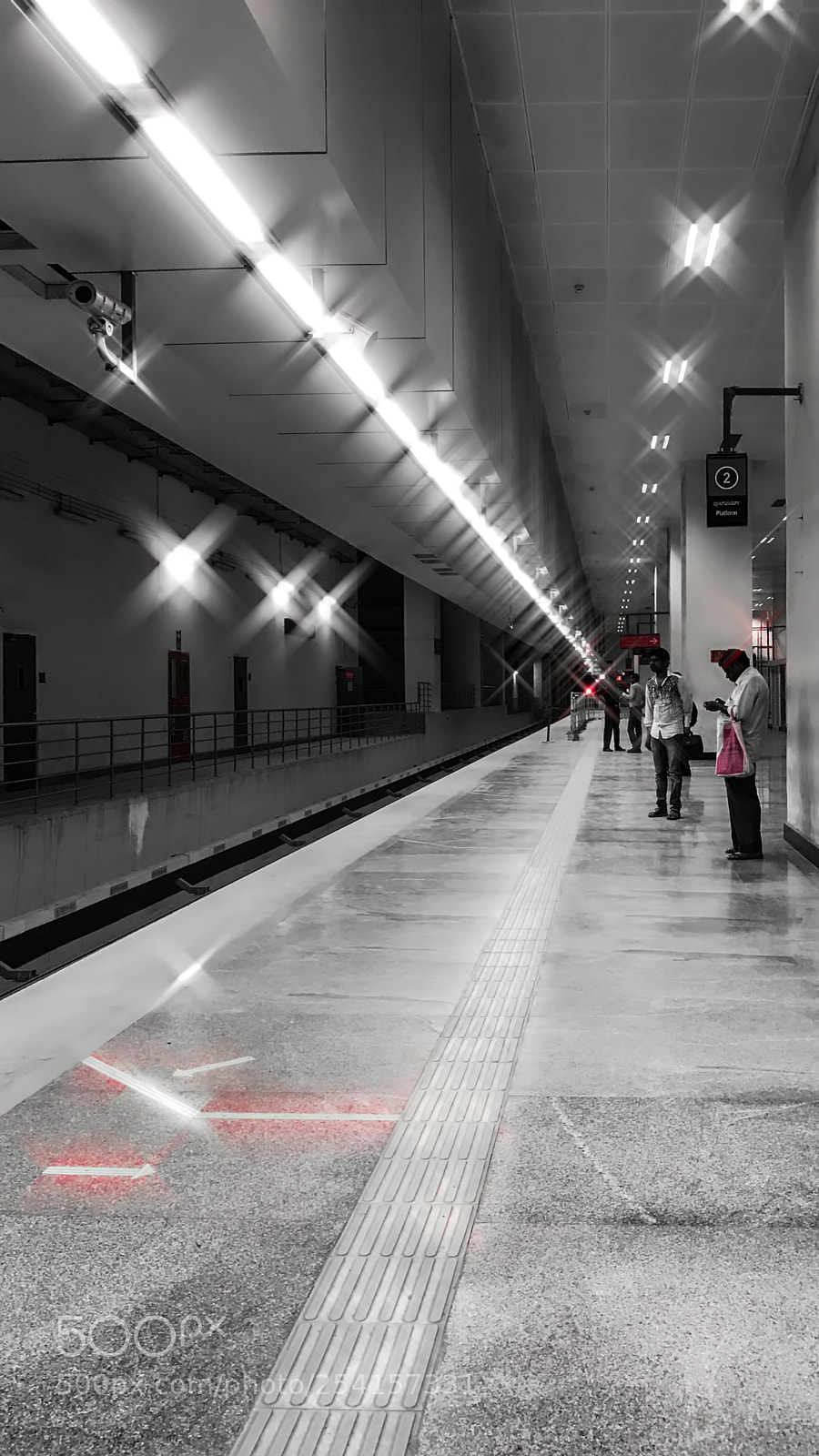 Apple iPhone 7 Plus sample photo. Waiting for train. photography