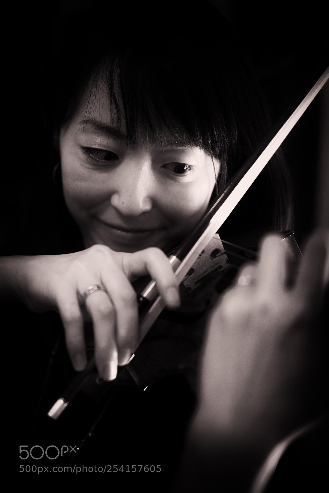 Fujifilm X-T1 sample photo. Violinist photography