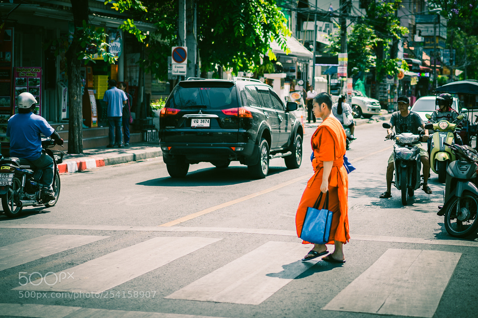 Sony a7 II sample photo. Crossing the road photography