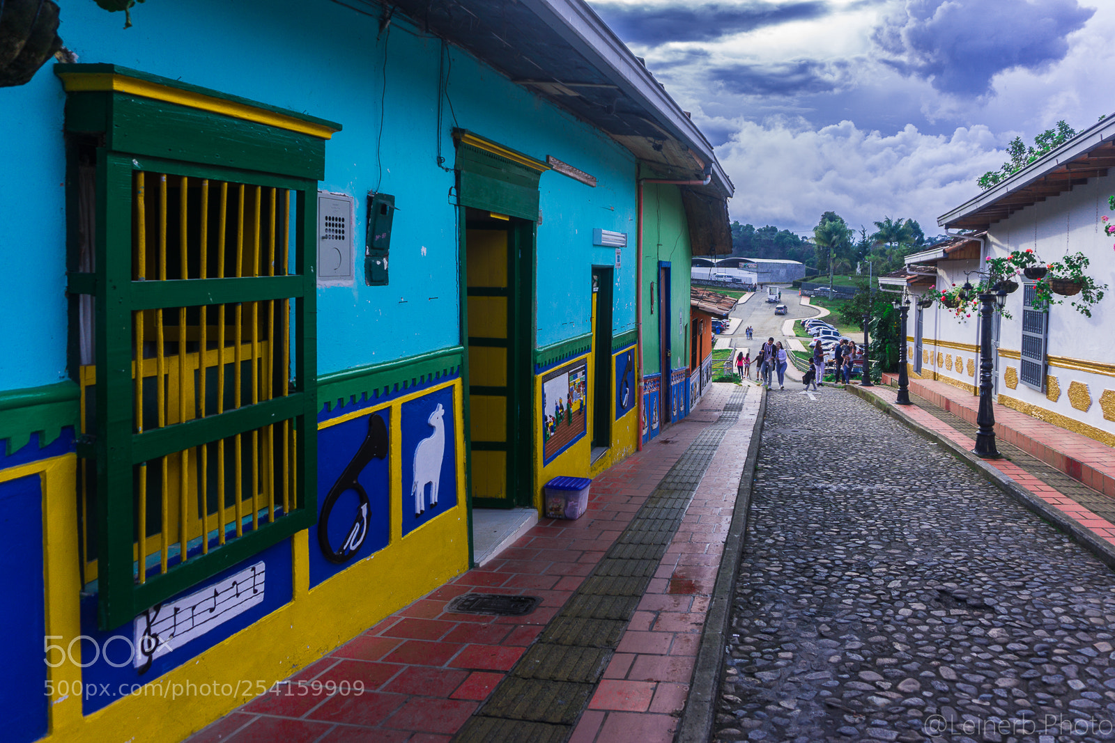 Sony a6000 sample photo. Casa colorida de guatape photography