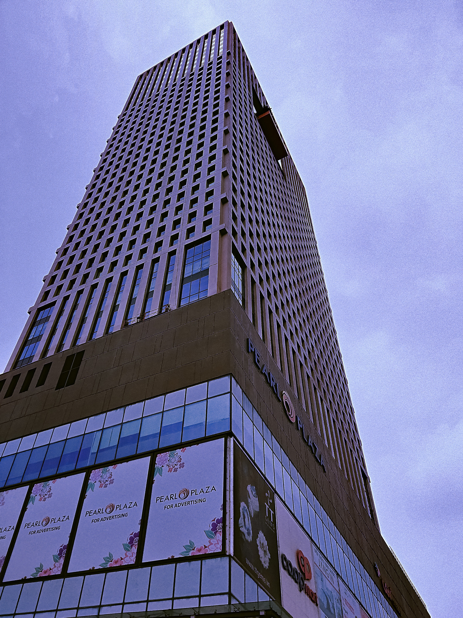 HTC U11 sample photo. Look up photography