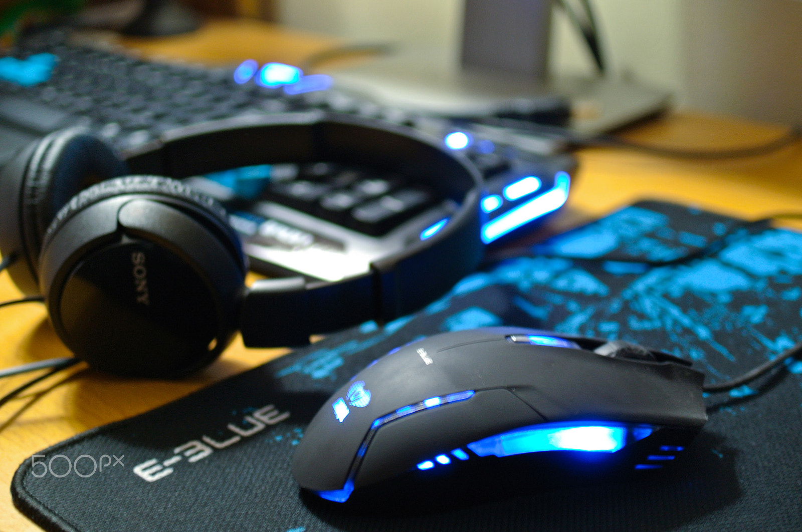 Nikon 1 J1 sample photo. Gaming gears #1 photography