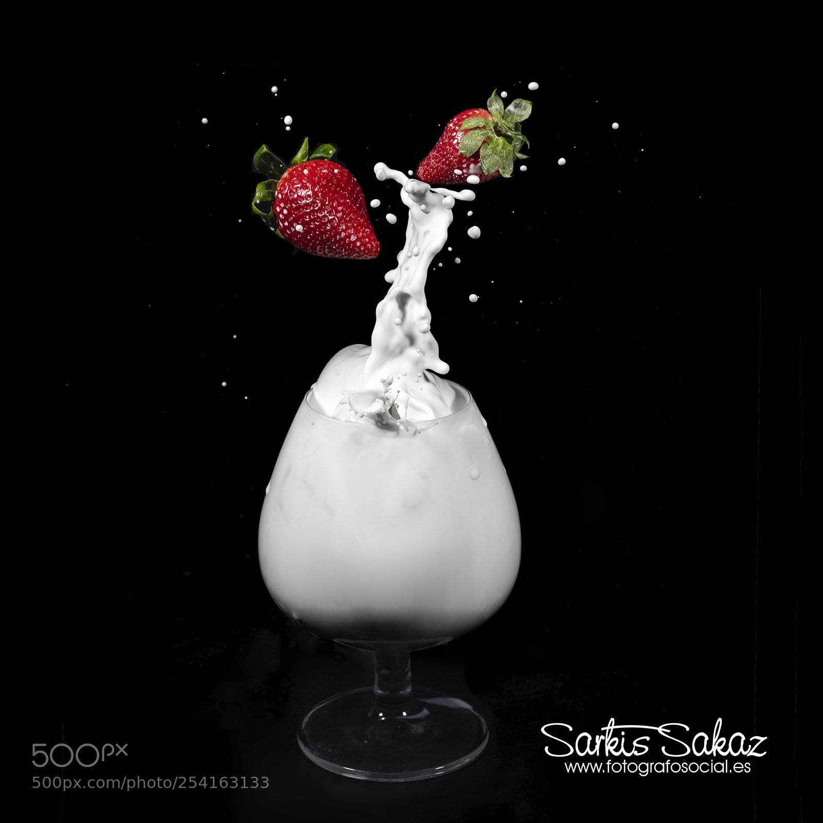 Nikon D5 sample photo. Fresas con leche photography