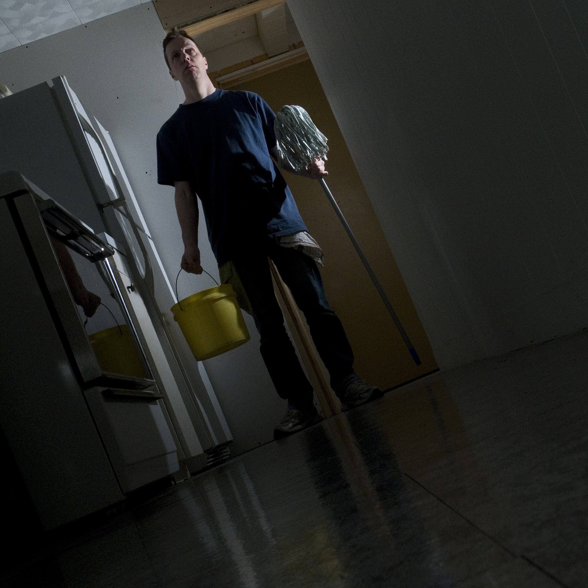 Panasonic Lumix DMC-GX85 (Lumix DMC-GX80 / Lumix DMC-GX7 Mark II) sample photo. Le concierge (the janitor) photography