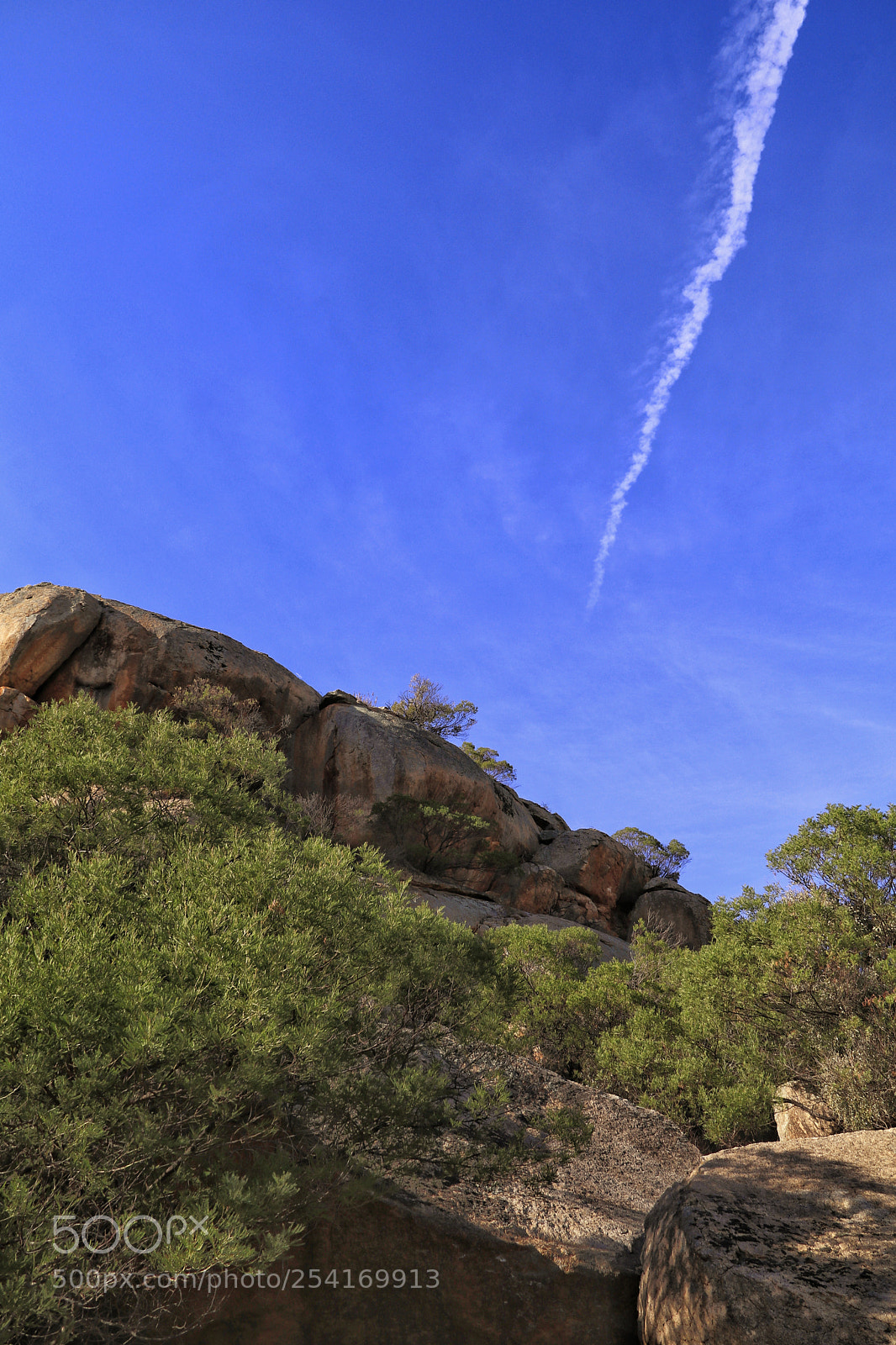 Canon EOS 80D sample photo. Contrail over pyramid hill photography
