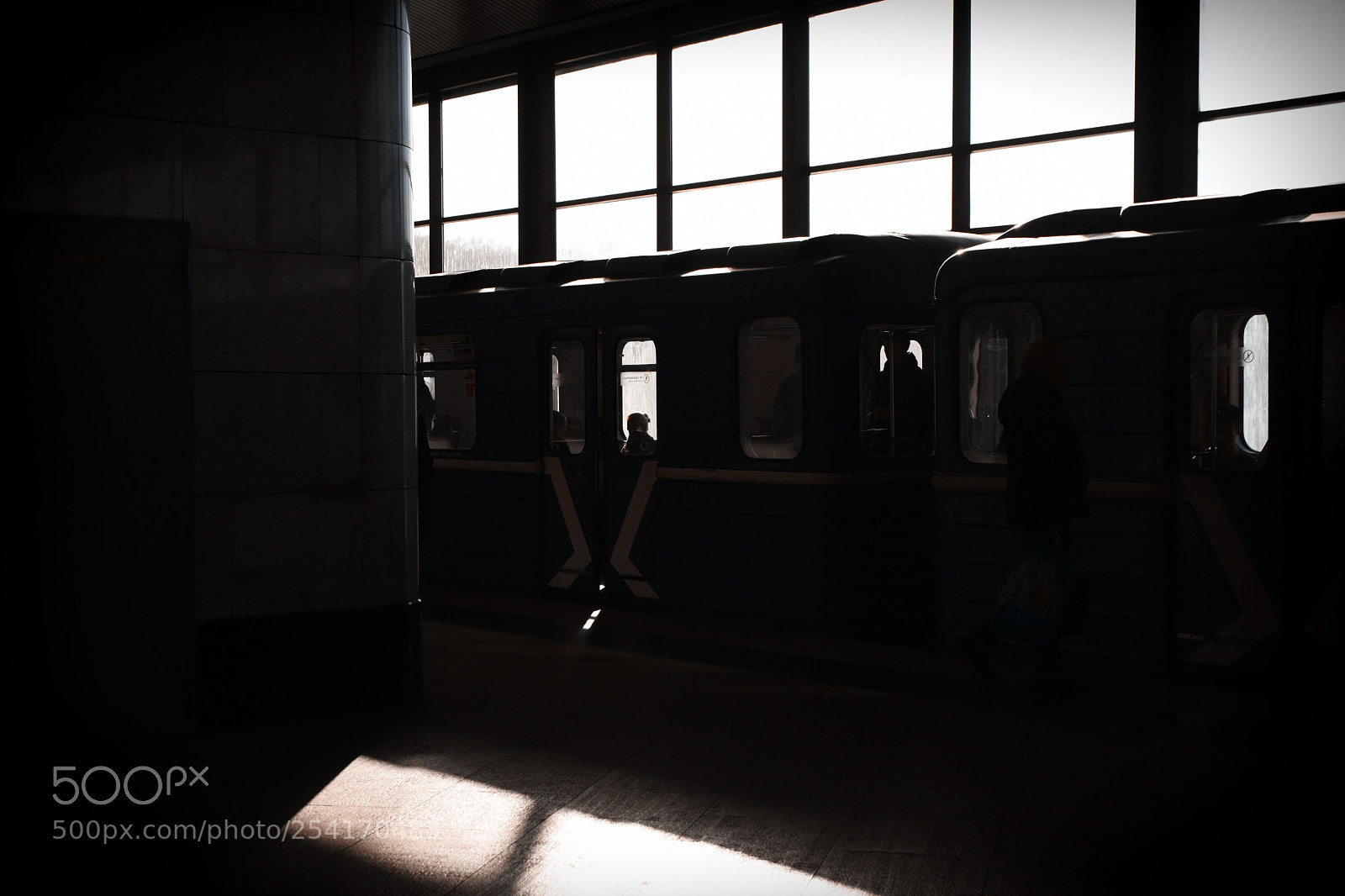 Nikon D7200 sample photo. Shade in the subway photography