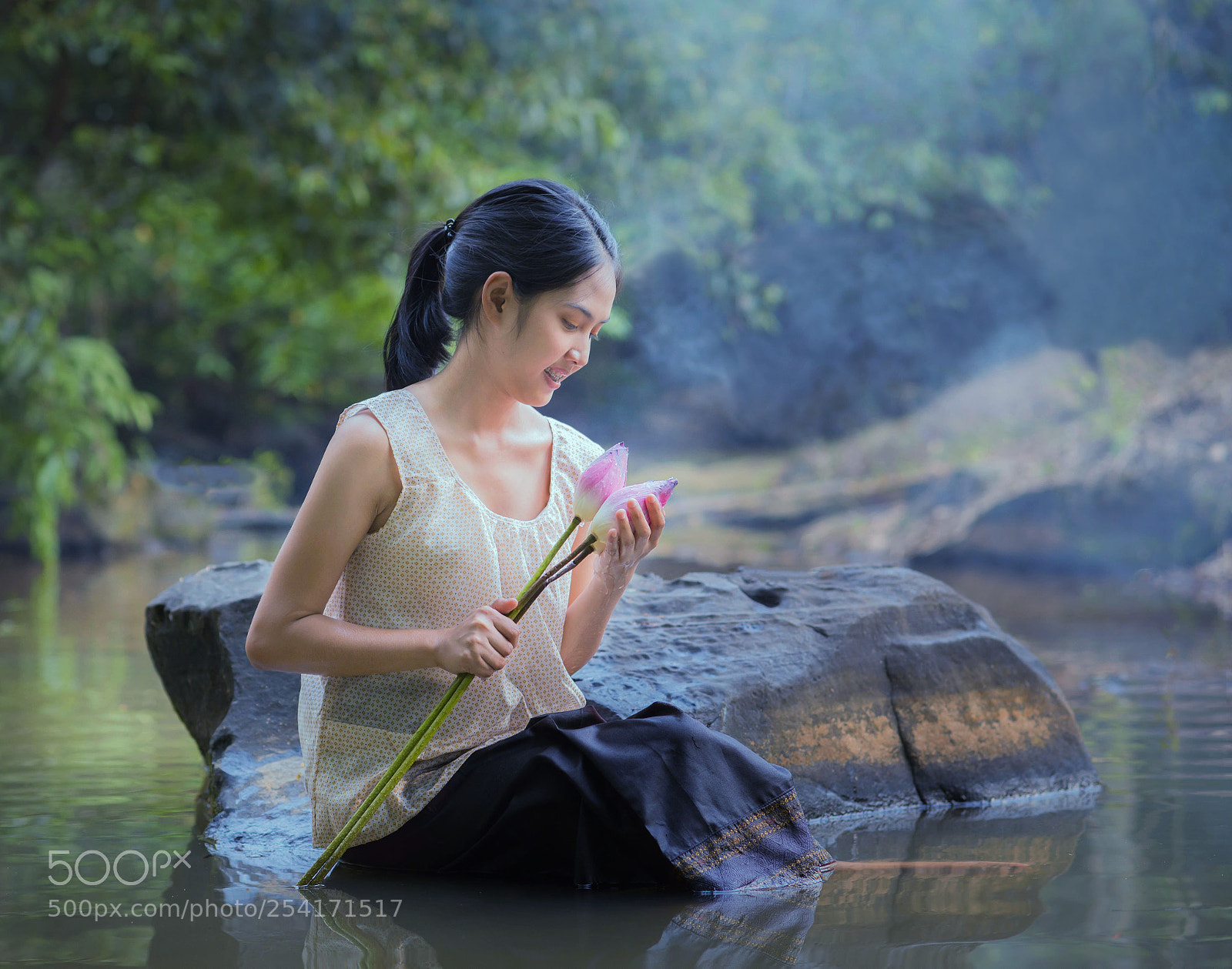 Nikon D610 sample photo. Asian women keep lotus photography