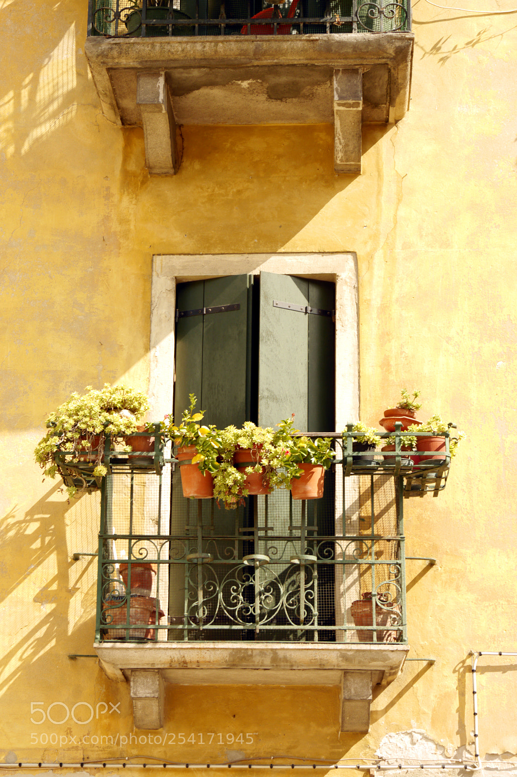 Panasonic Lumix DMC-G5 sample photo. Sunny balcony in venice photography