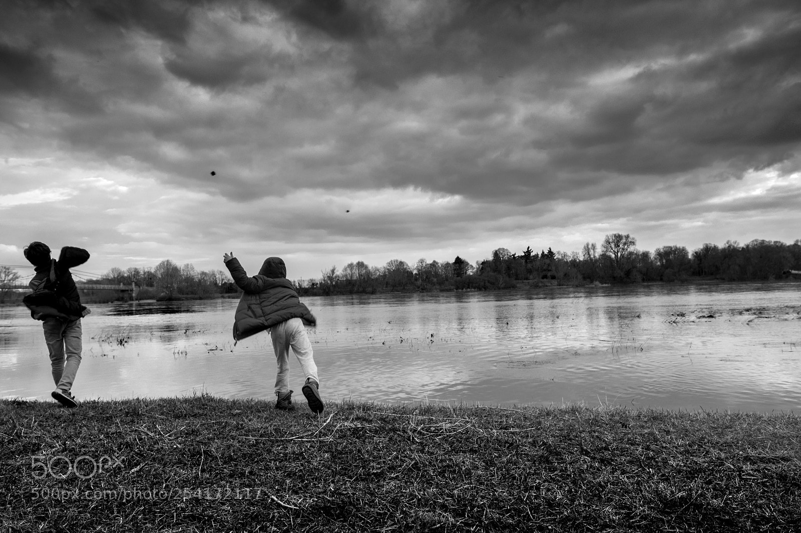 Fujifilm X-T2 sample photo. Throwing stones photography