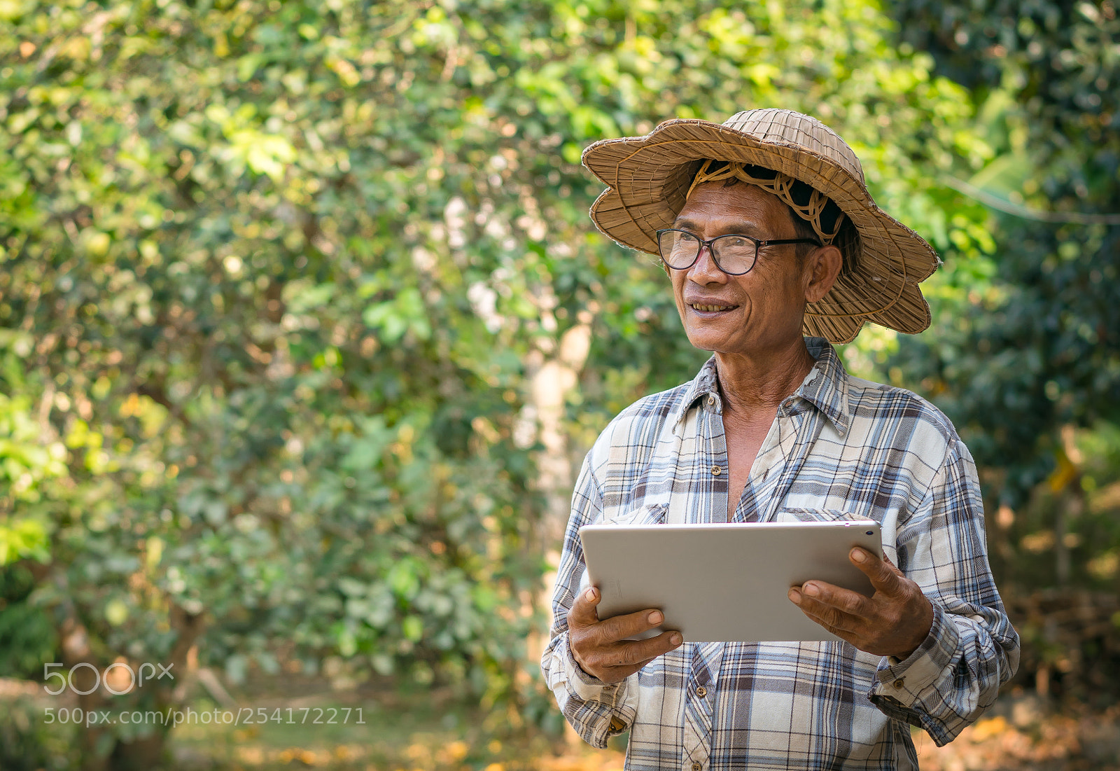 Sony a7R III sample photo. Farmers asian use digital photography