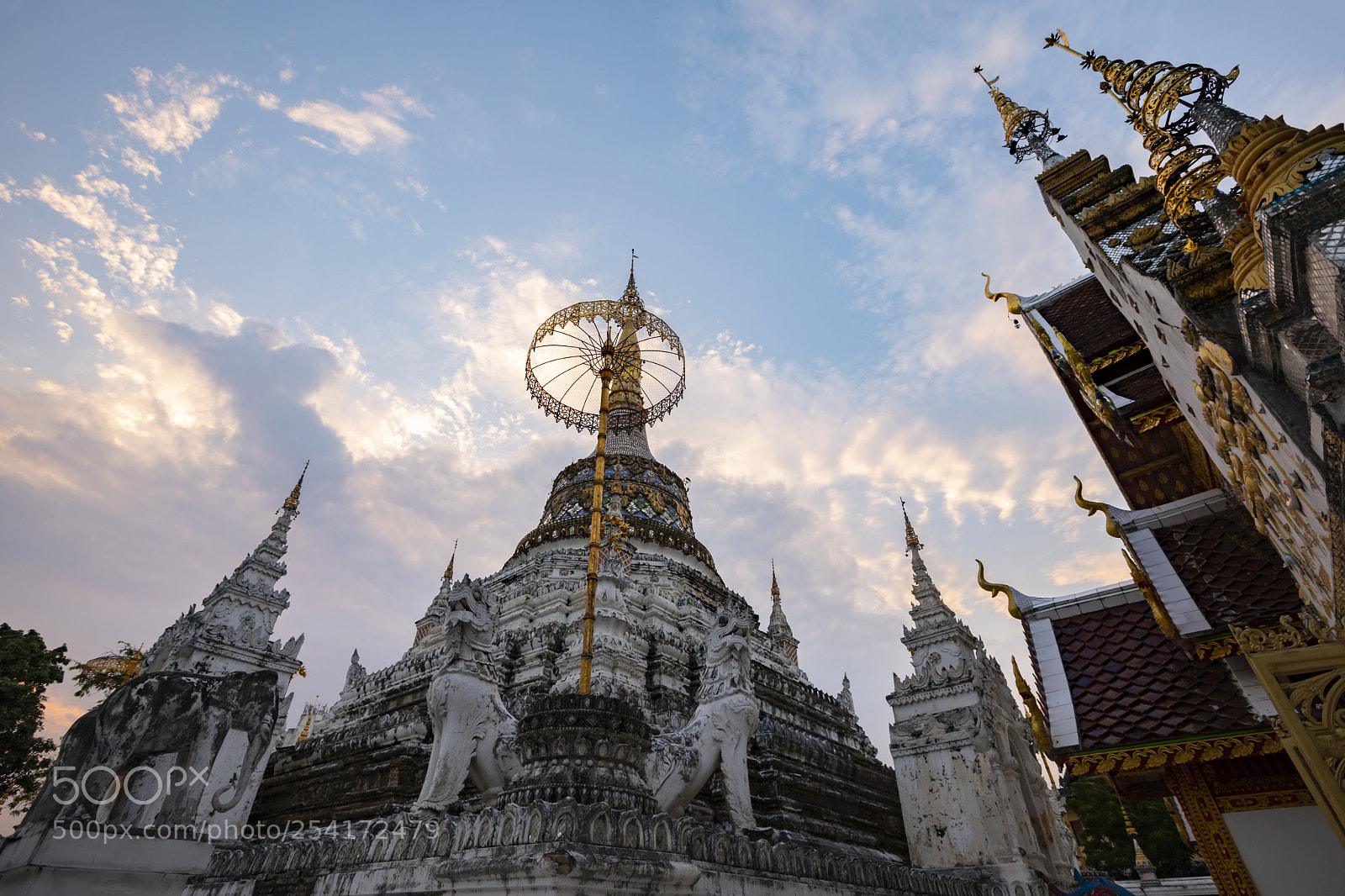 Canon EOS 5D Mark IV sample photo. Wat saen fang photography