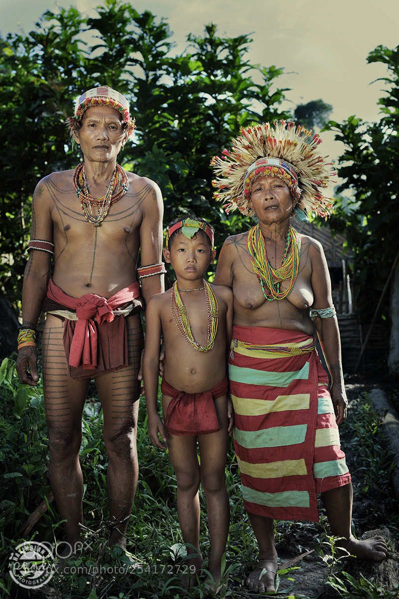 Canon EOS 5DS R sample photo. Family, siberut tribes photography