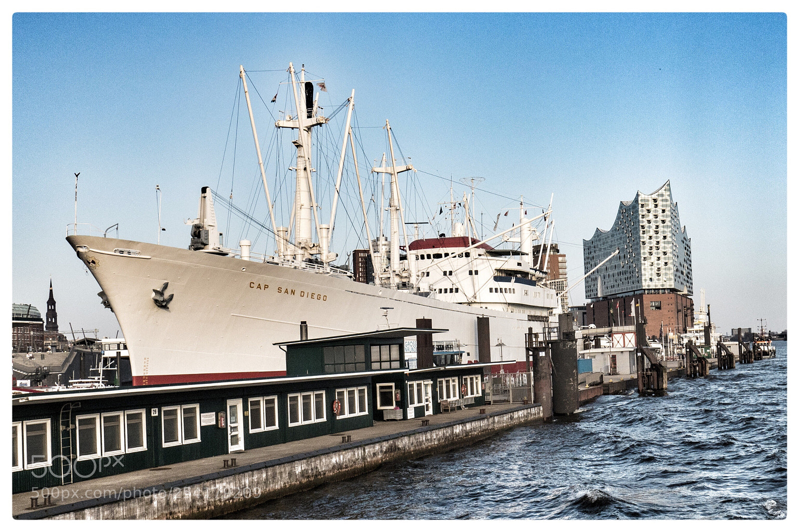 Olympus OM-D E-M5 II sample photo. Hamburg harbor photography