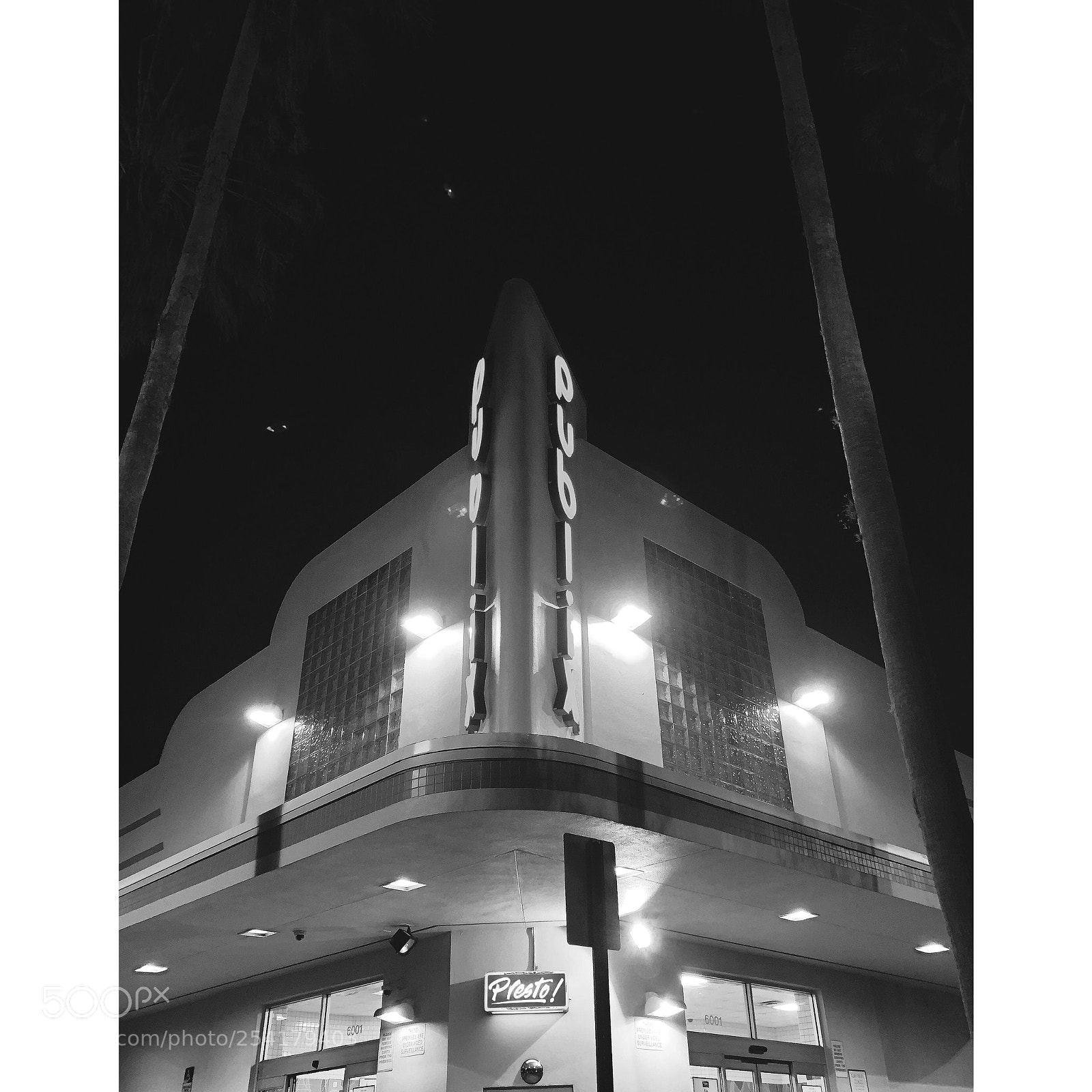 Apple iPhone X sample photo. 1950's publix!! photography