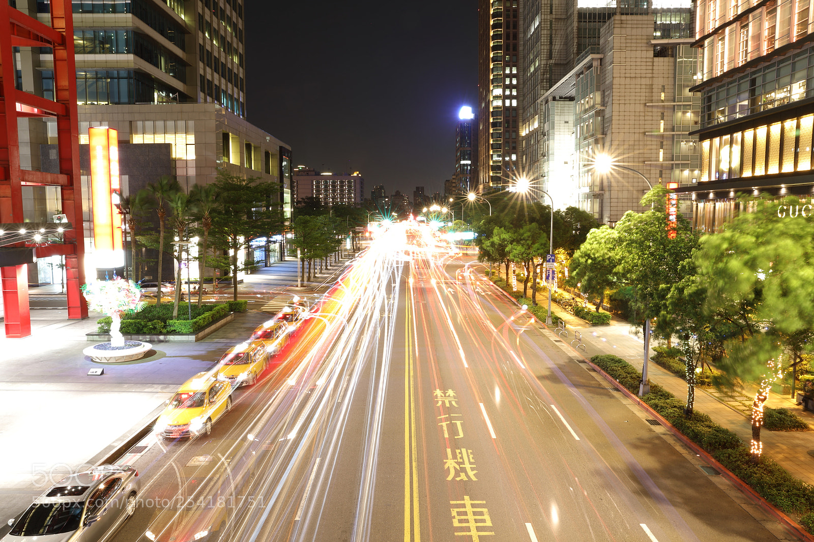 Canon EF 24-70mm F2.8L II USM sample photo. 信義商圈人行空橋-松高路 photography