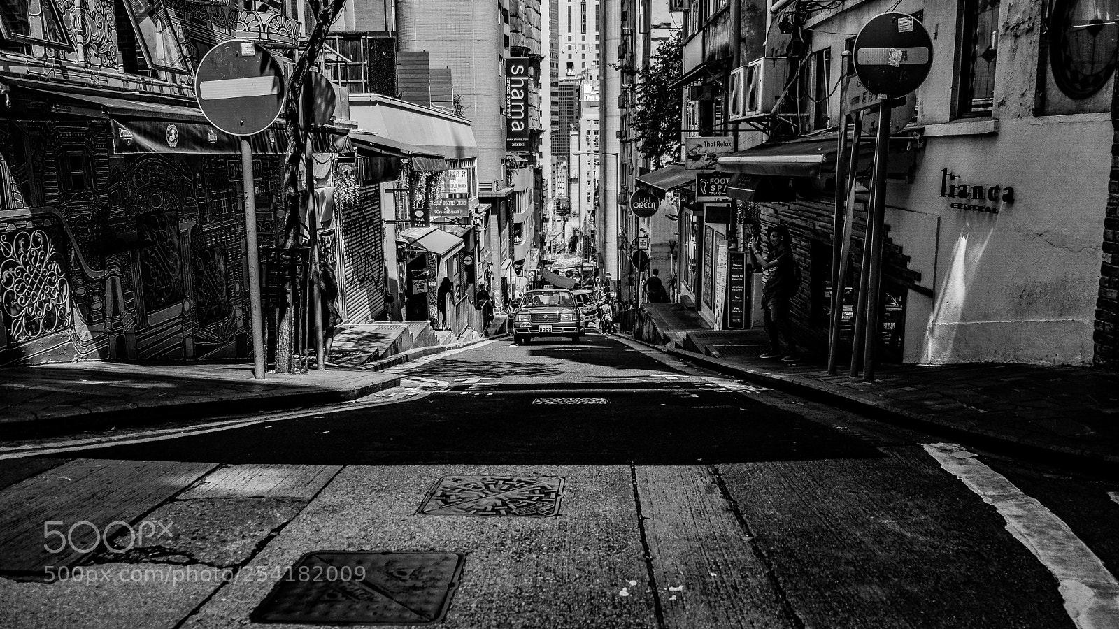 Fujifilm X-T20 sample photo. Uphill taxi photography