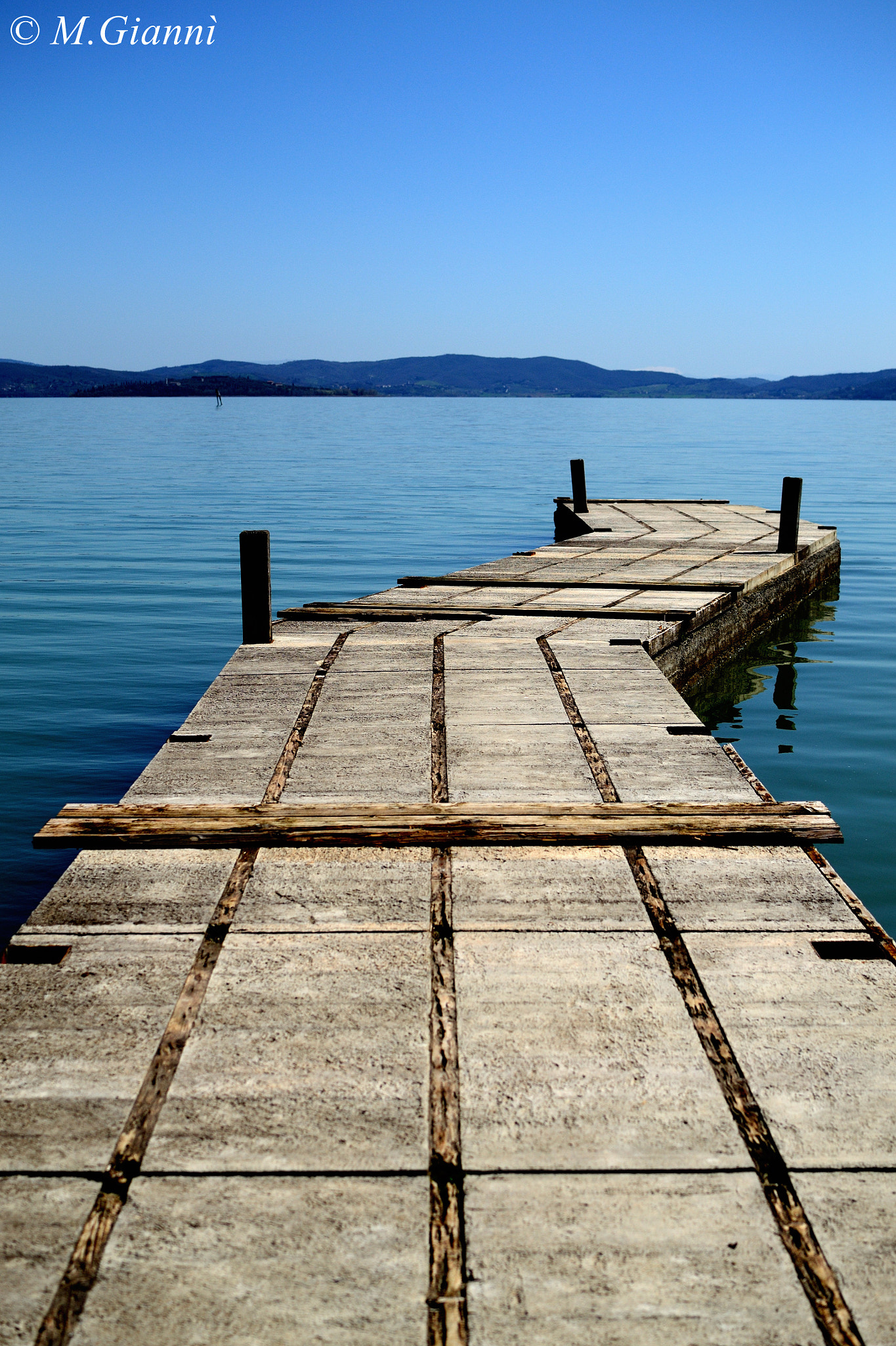 Nikon D3100 + Nikon AF-S DX Nikkor 35mm F1.8G sample photo. Into the trasimeno photography