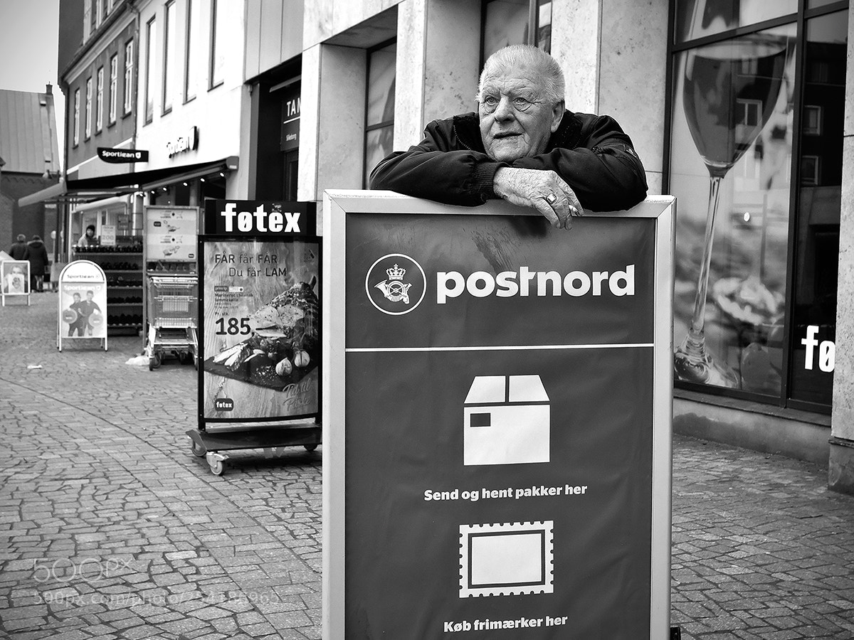 Fujifilm X-Pro2 sample photo. Resting smoker photography