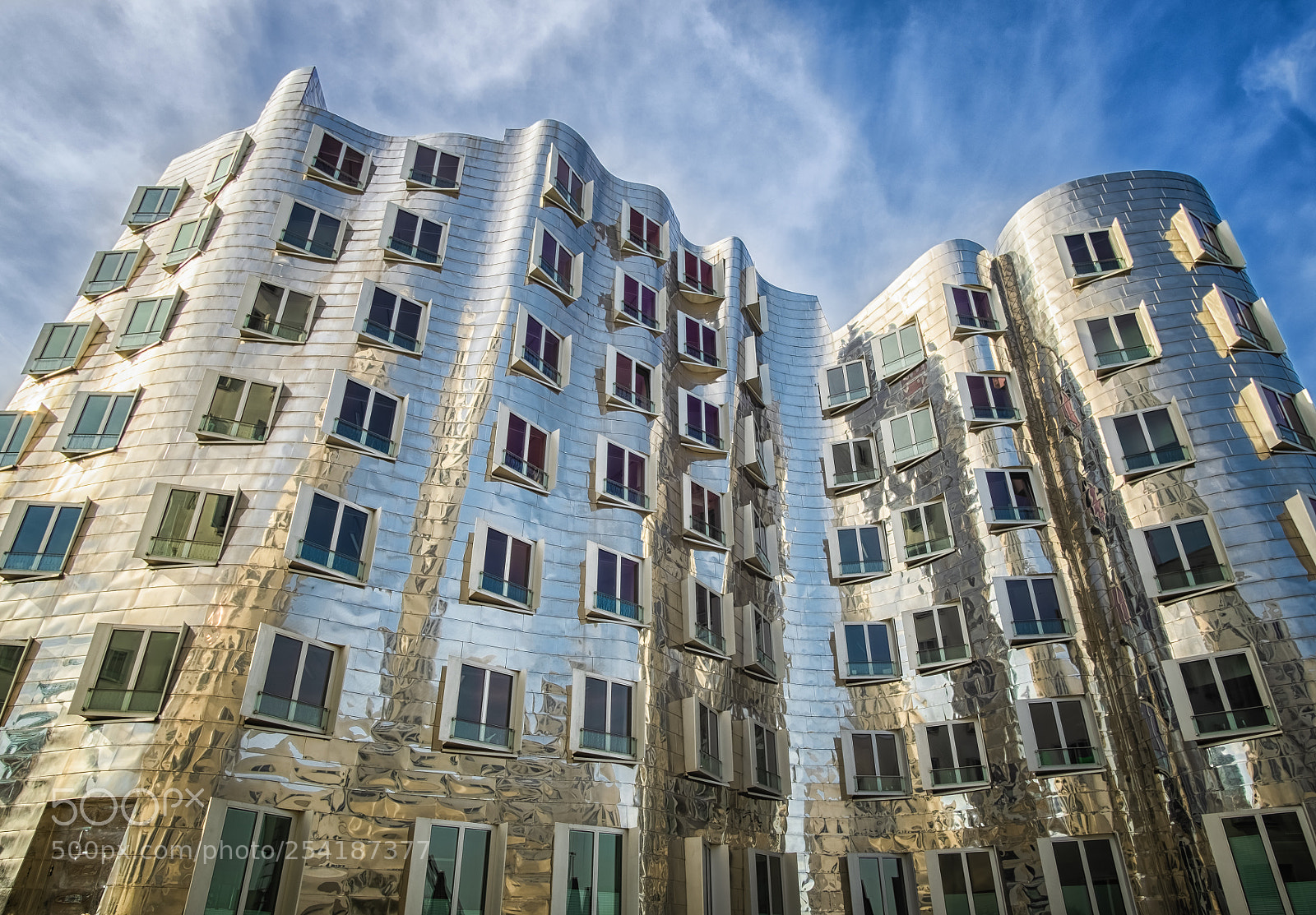 Fujifilm X-T1 sample photo. Gehry house düsseldorf photography