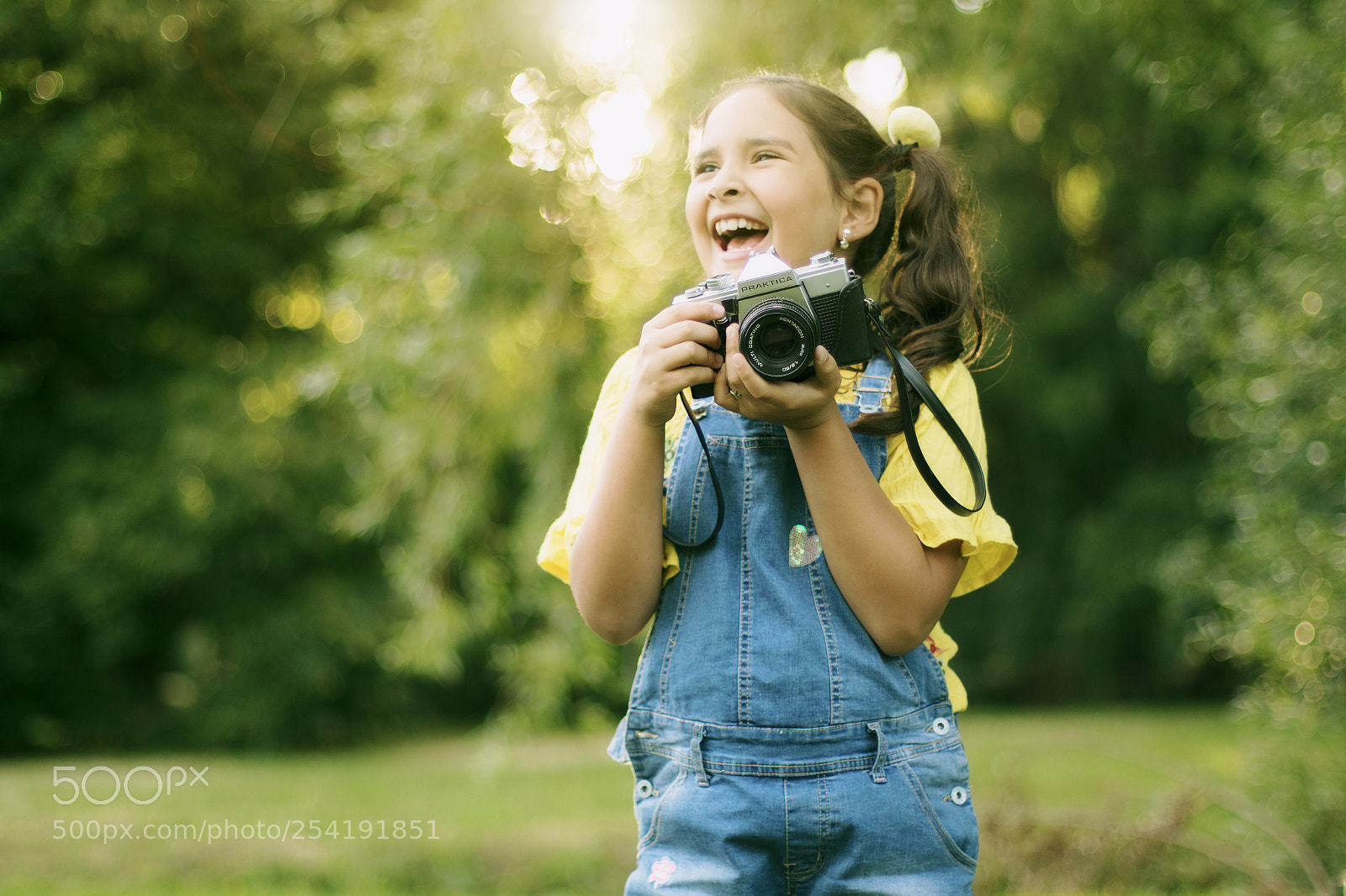 Canon EOS 7D Mark II sample photo. Happy hour photography