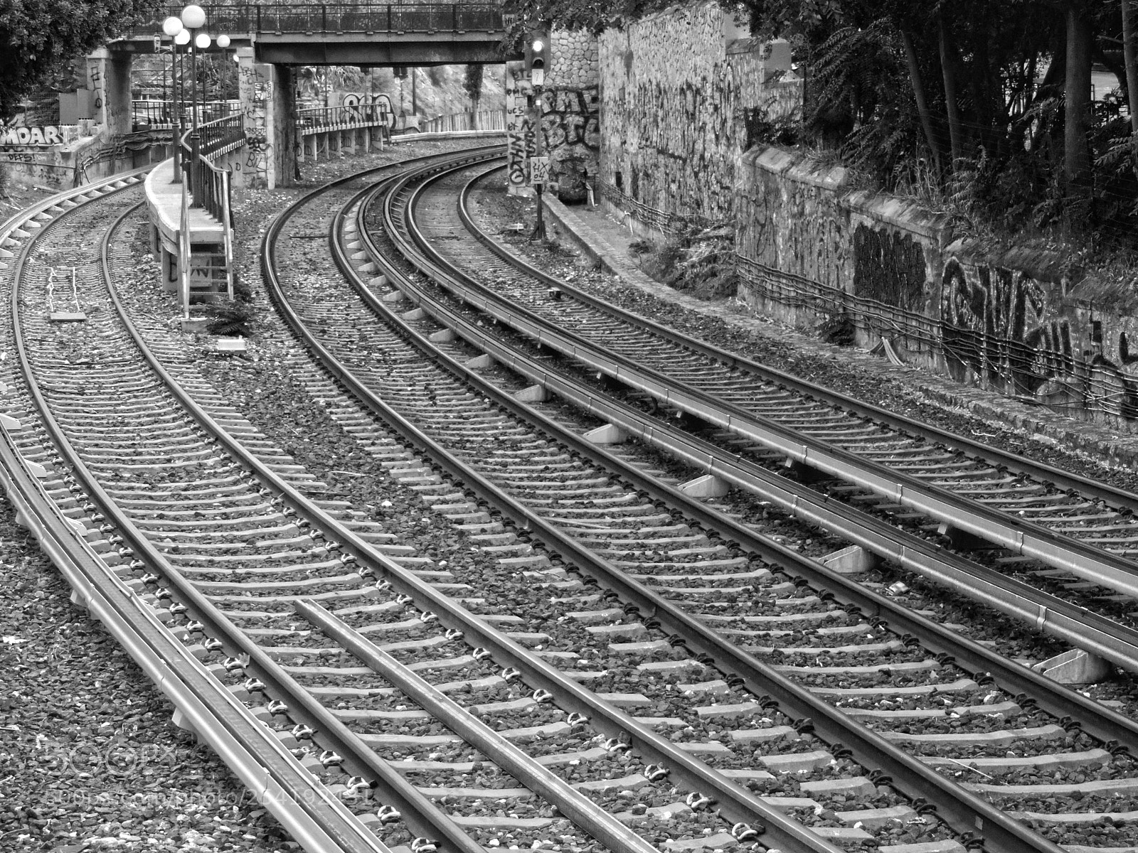Nikon Coolpix P520 sample photo. Train in thisio photography
