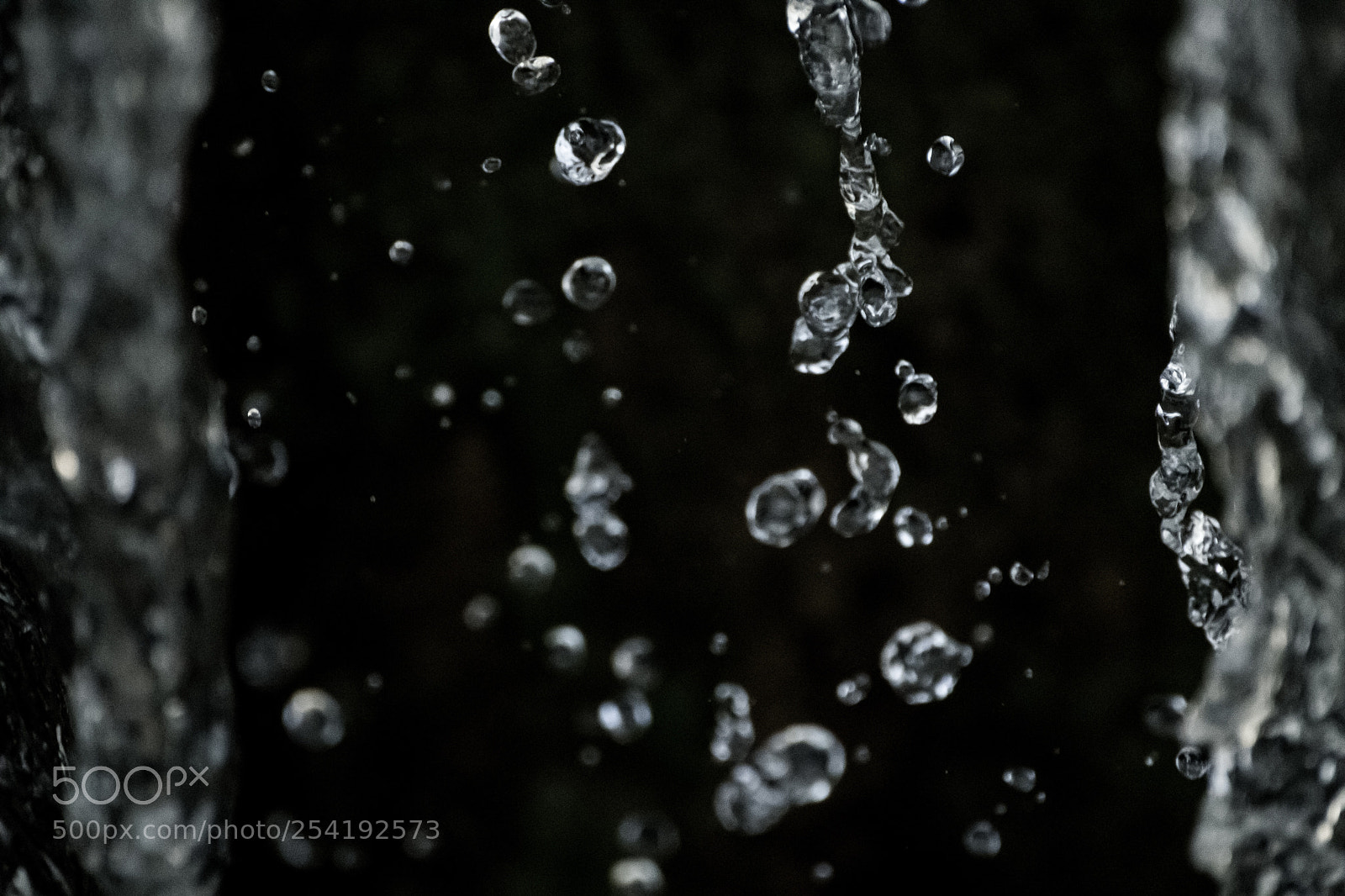 Canon EOS 200D (EOS Rebel SL2 / EOS Kiss X9) sample photo. Waterdrops photography