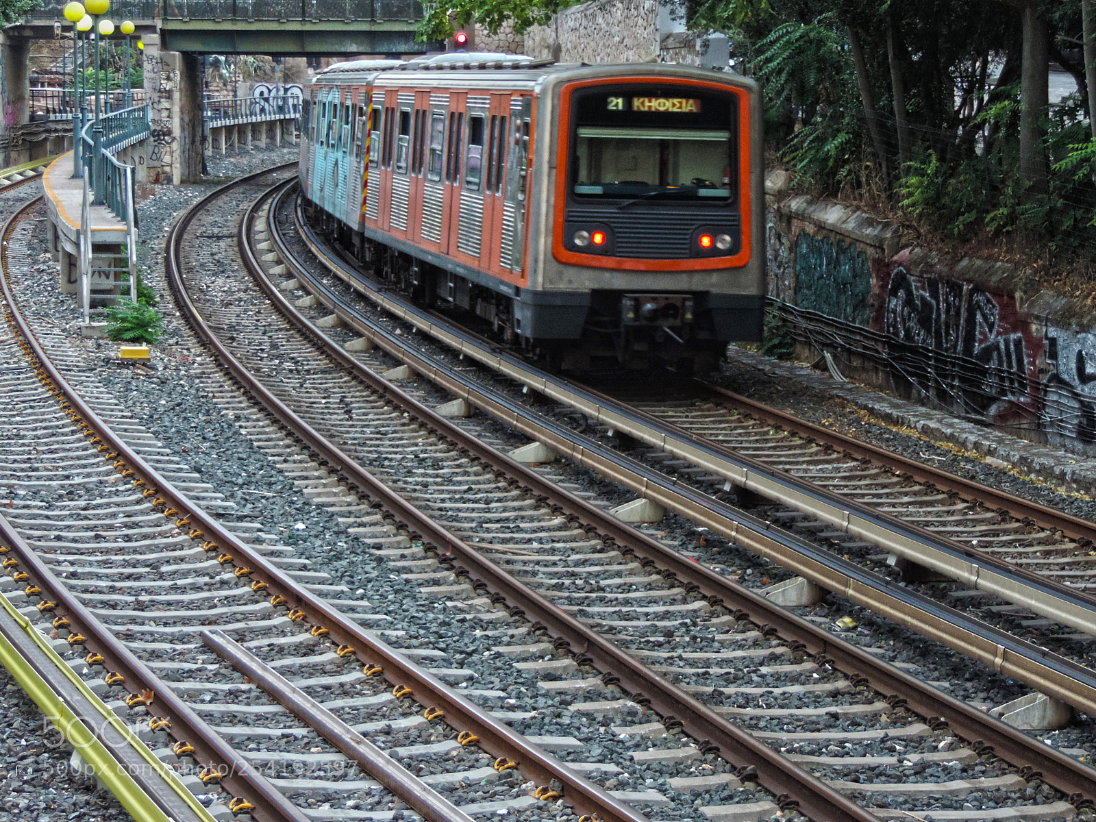 Nikon Coolpix P520 sample photo. Train in thisio photography