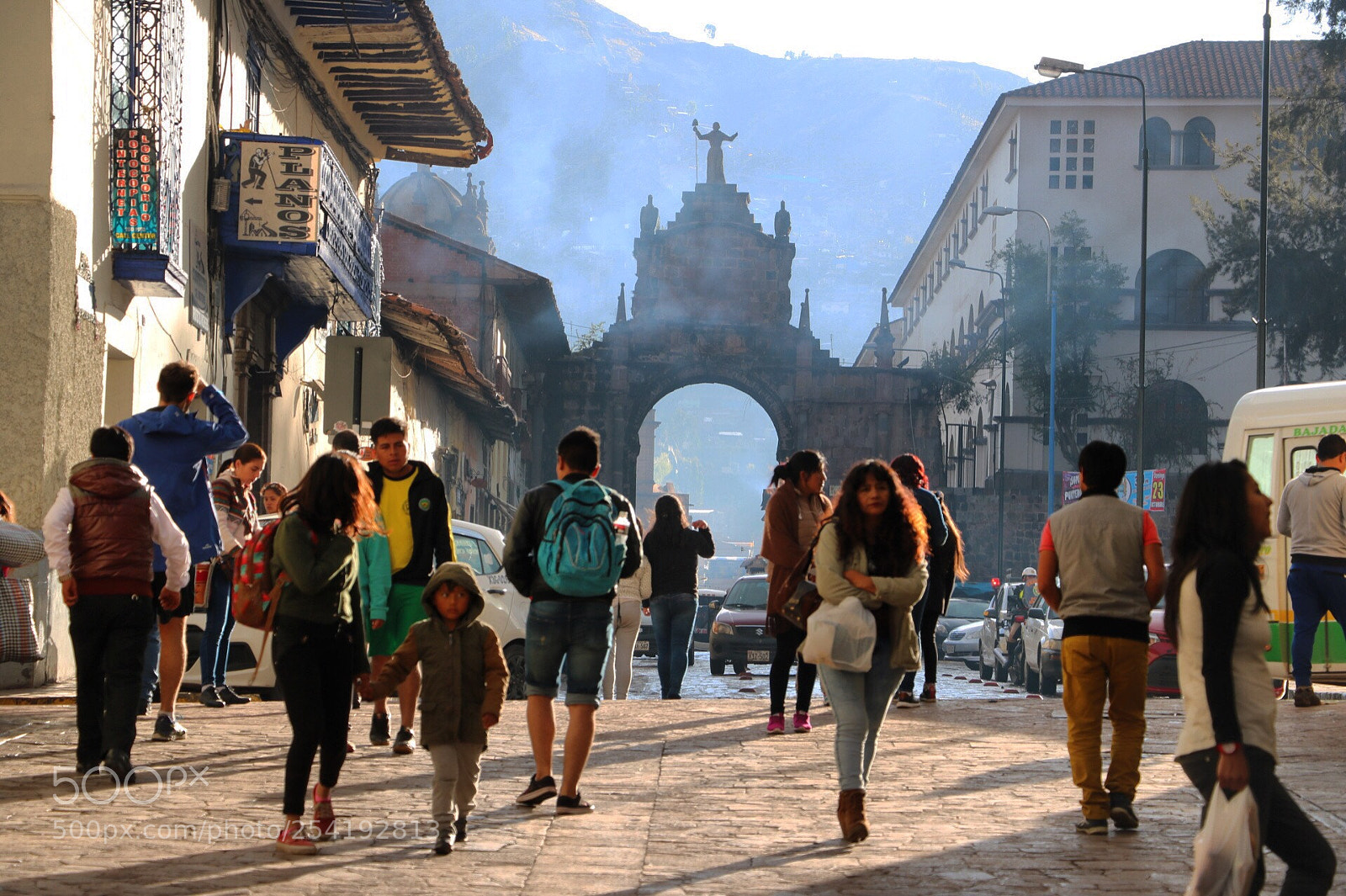 Canon EOS 750D (EOS Rebel T6i / EOS Kiss X8i) sample photo. People in cuzco photography
