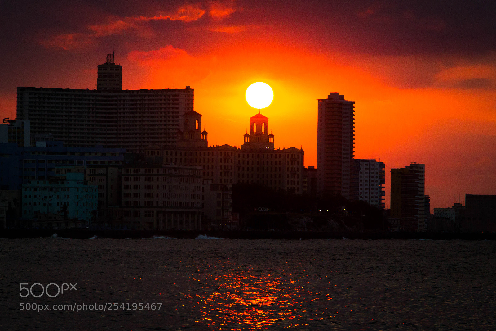 Canon EOS 700D (EOS Rebel T5i / EOS Kiss X7i) sample photo. Sunset on national hotel photography