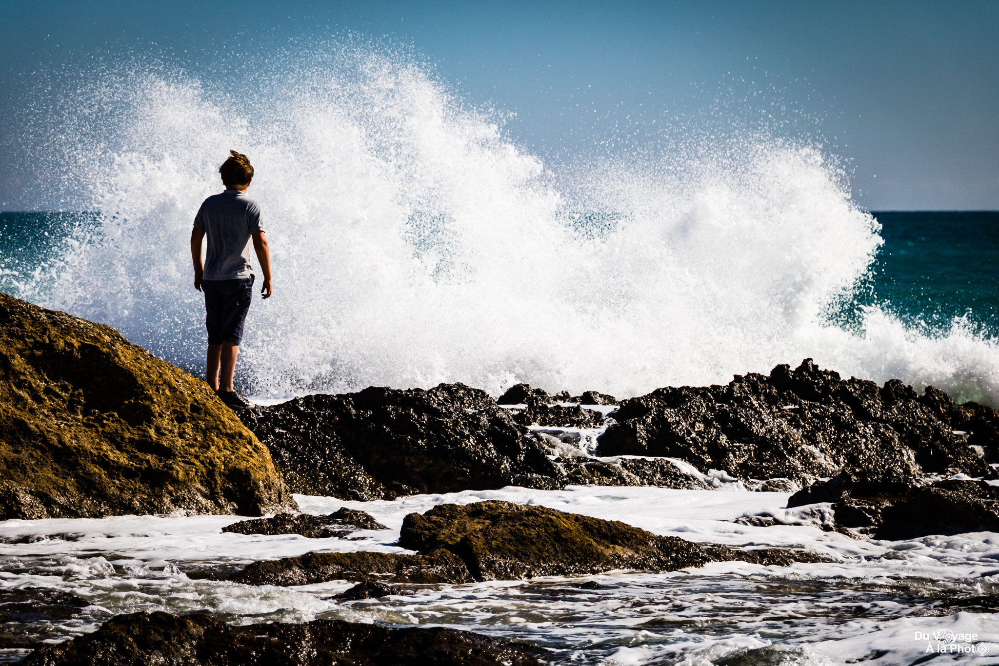 Canon EOS 760D (EOS Rebel T6s / EOS 8000D) sample photo. The child facing the power of waves photography