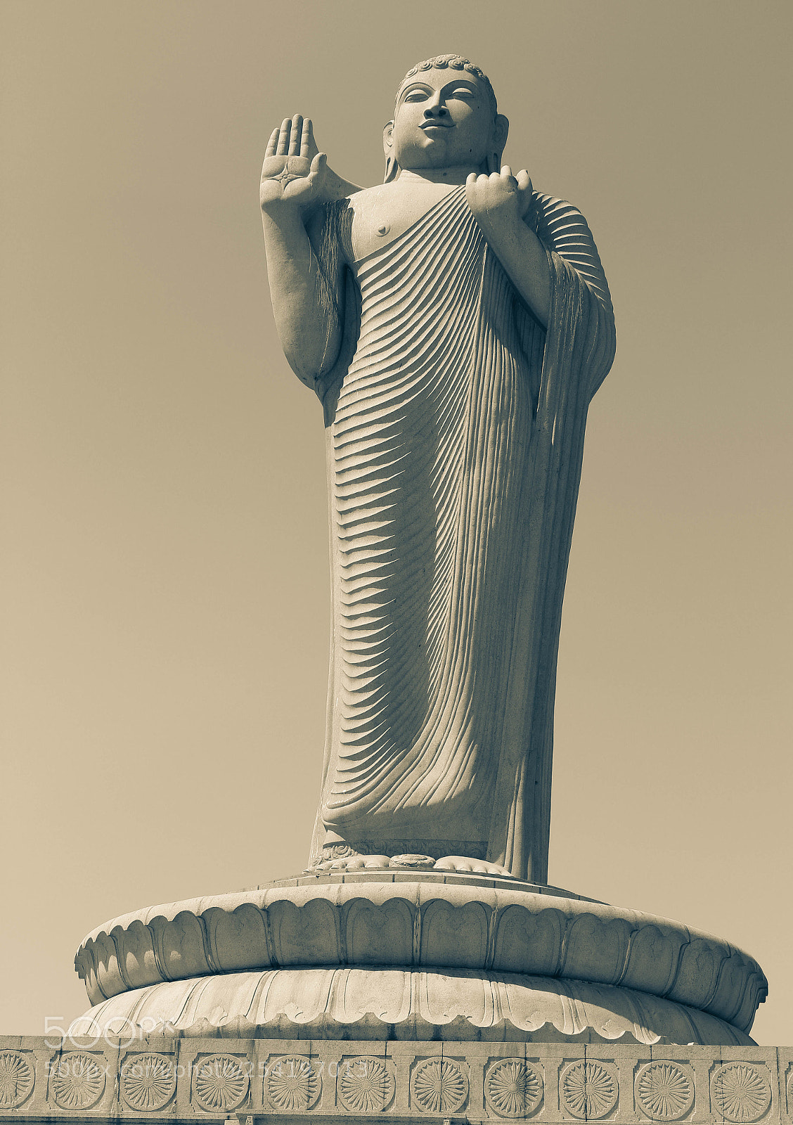 Canon EOS 700D (EOS Rebel T5i / EOS Kiss X7i) sample photo. Statue photography