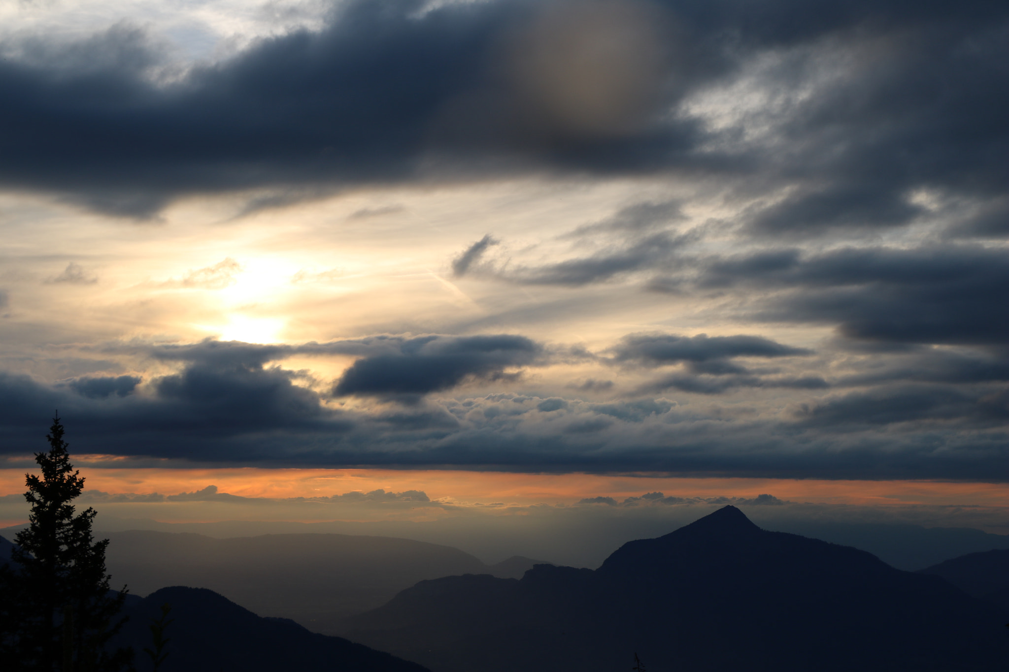 Canon EOS 750D (EOS Rebel T6i / EOS Kiss X8i) sample photo. Burning sky photography