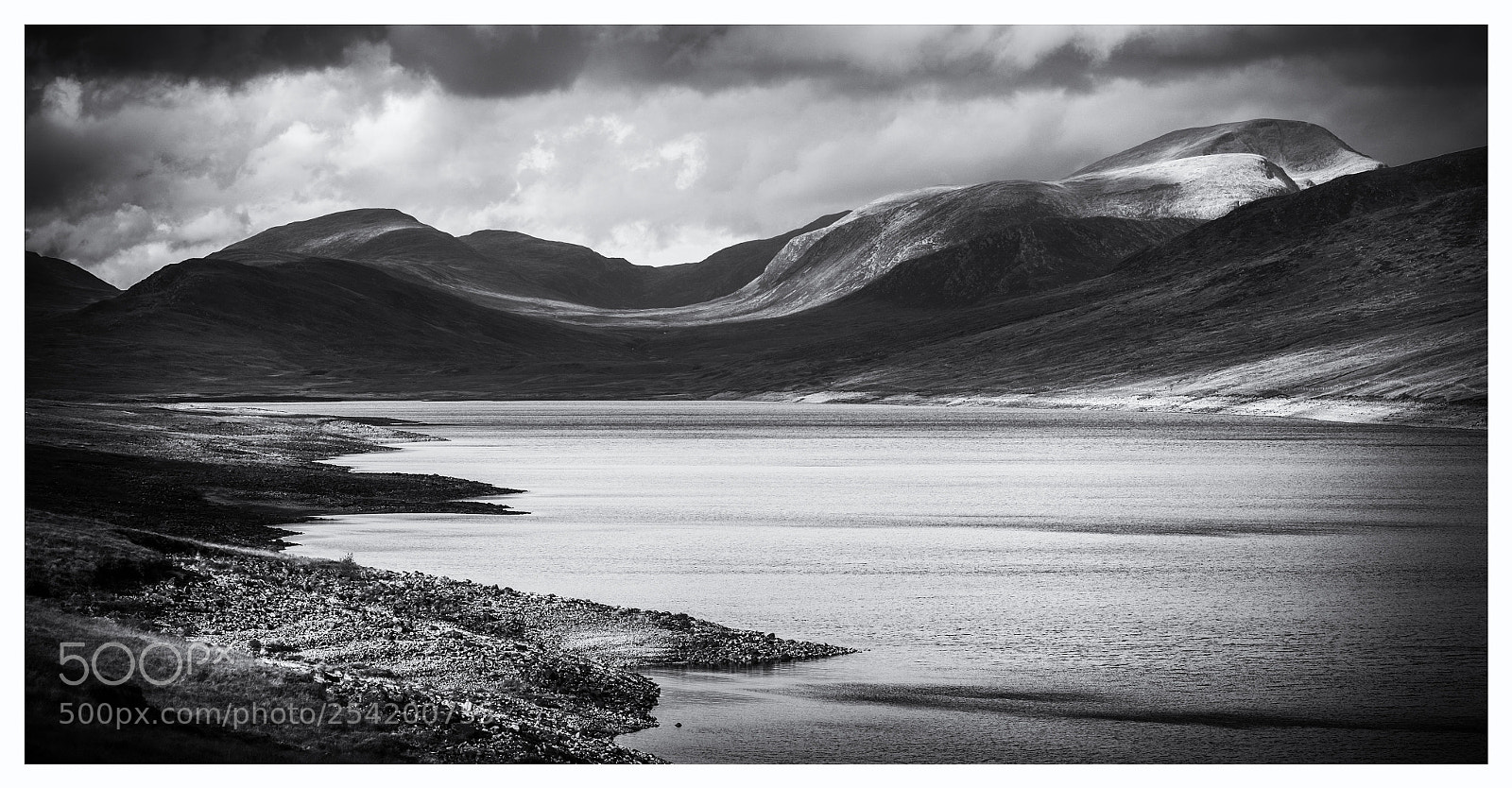 Fujifilm X-T1 sample photo. Beinn dearg from loch photography