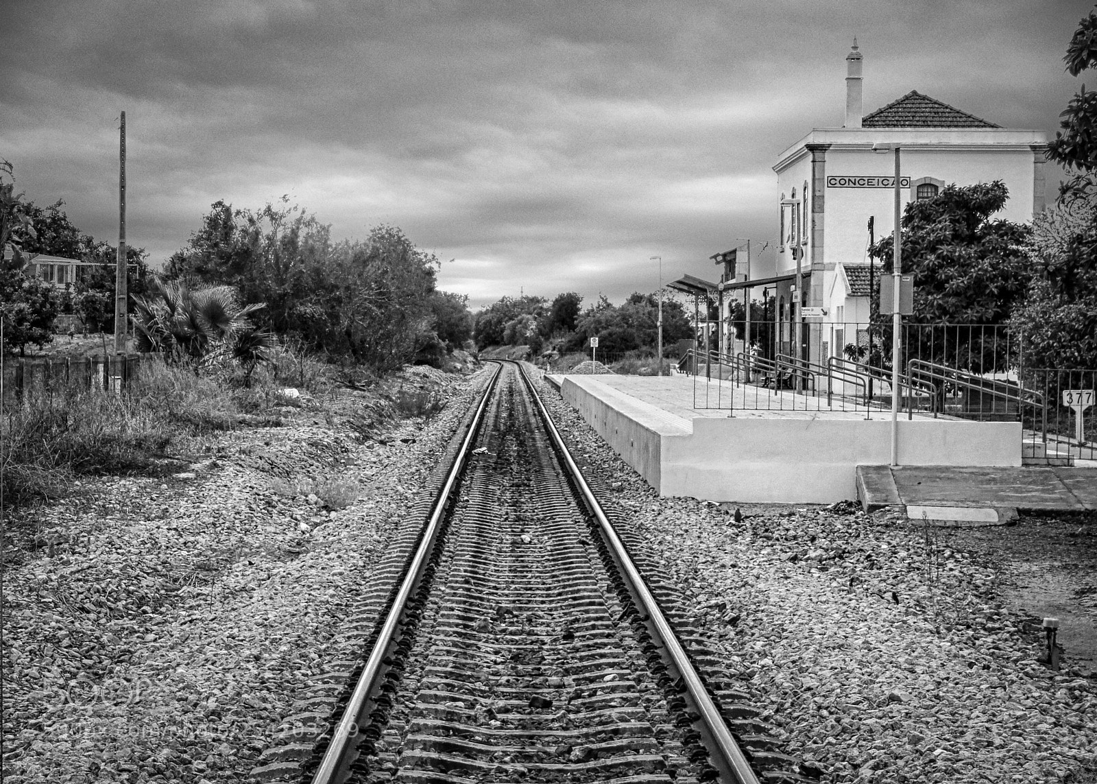 Canon EOS 550D (EOS Rebel T2i / EOS Kiss X4) sample photo. Train station,portugal photography