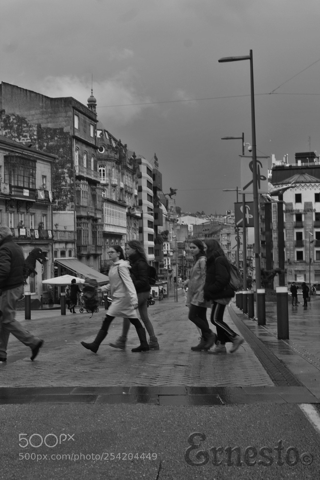 Canon EOS 1200D (EOS Rebel T5 / EOS Kiss X70 / EOS Hi) sample photo. Gente caminando photography