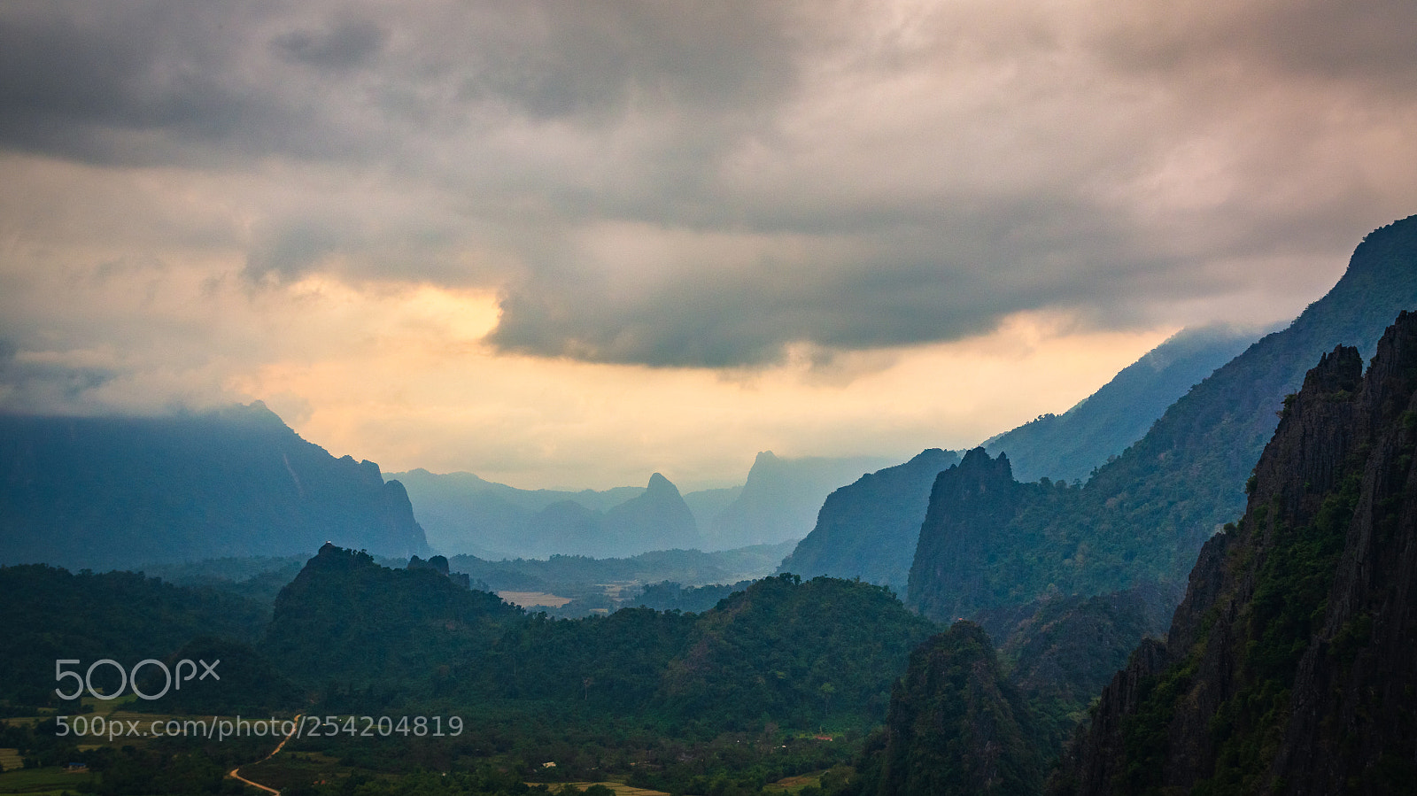 Sony SLT-A55 (SLT-A55V) sample photo. Sunset in vang vieng photography